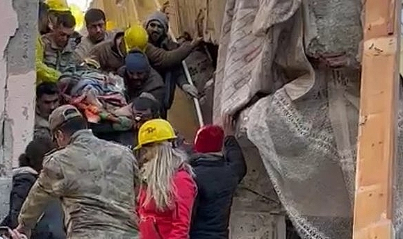 84 Saat Sonra Mucize Kurtuluş! 6 Kişilik Aile Kurtarıldı