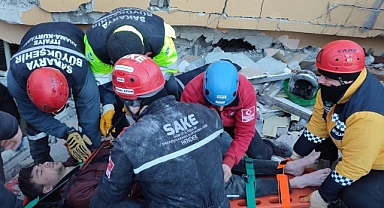 Büyükşehir'den Deprem Bölgesine Büyük Destek: İtfaiye Ekipleri Kurtarma Çalışmalarını Hızlandırdı