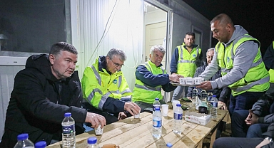 Büyükşehir Depremzedeler İçin Gece-Gündüz Mesaide