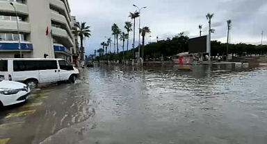 Deprem Bölgesinde Korkunç Görüntüler: Bir Yanda Yangın, Bir Yanda Sel! İşte Detaylar...