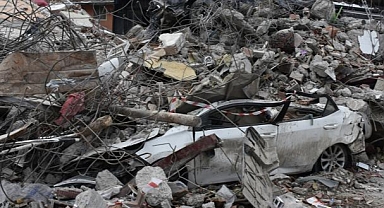 Deprem hasarlı otomobillerini satışa çıkardılar!