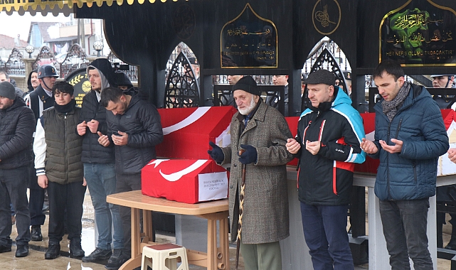 Depremde Hayatını Kaybeden Astsubay ve Ailesine Acı Veda!