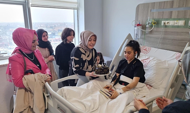 Depremzede Hatice'nin Doğum Günü Hastanede Kutlandı