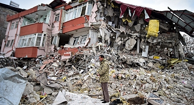 Dünya Türkiye’deki Deprem Felaketini Konuşuyor!