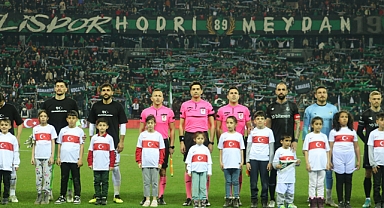 Ezeli Rakipler Bu Kez Depremzedeler İçin Oynadı
