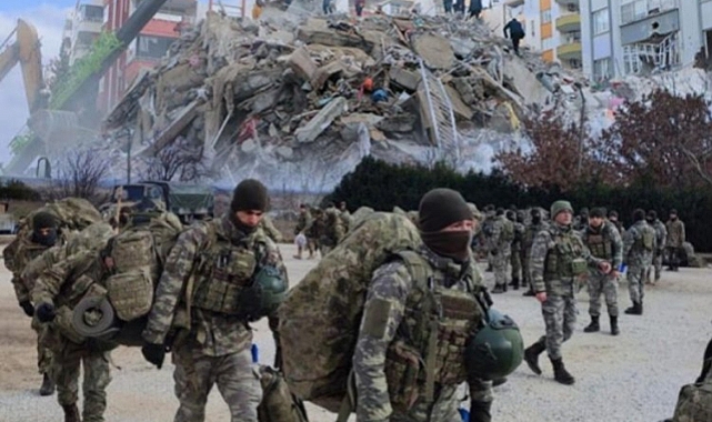 Hatay'a TSK'ya Ait Helikopterlerle Takviye Ekipler Getiriliyor