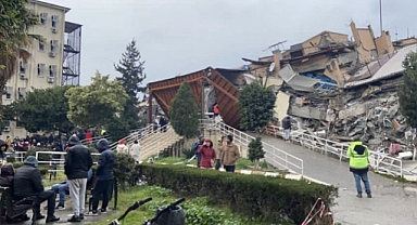 Hatay'da Devlet Hastaneleri ve Polis Evi Yıkıldı