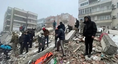 İnsanlık Öldü: Enkaz Altındakiler ile Dalga Geçtiler