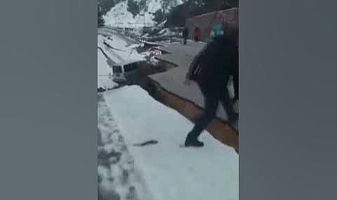 Korkunç Depremin Yeni Görüntüleri: Yol Uçuruma Dönüştü!
