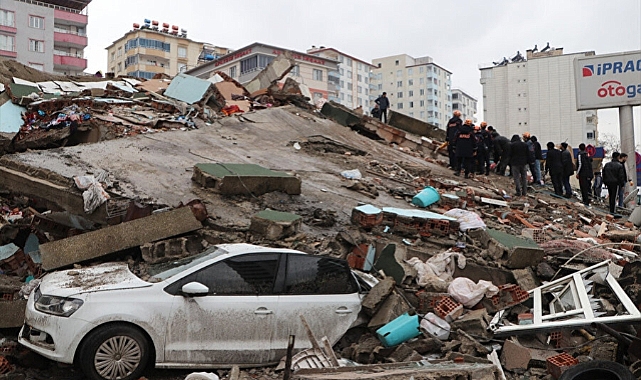 Kurtarma Ekibi Enkazda 4 Milyon Dolar Buldu