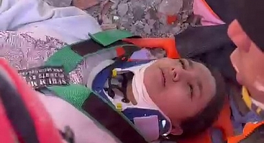 Mucize Kurtuluş! 248 Saat Sonra Enkazdan Sağ Çıkarıldı