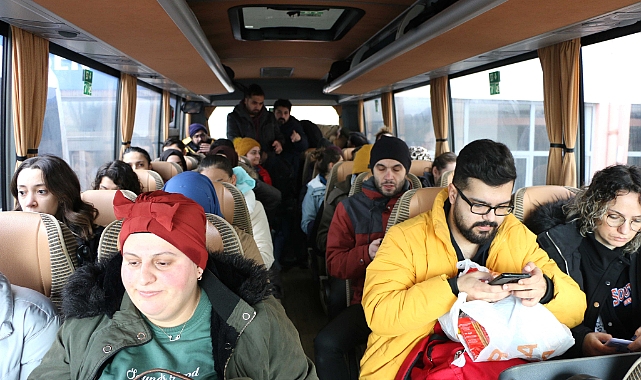 Sağlıkçılardan Deprem Seferberliği: Sakarya'dan Yüzlerce Personel Deprem Bölgesine Uğurlandı