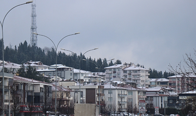 Şehir Merkezine Yılın İlk Karı Yağdı