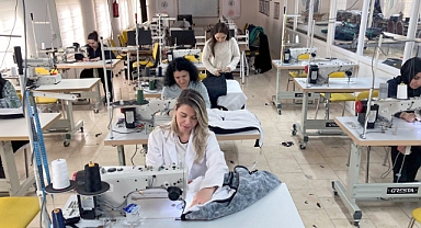 SUBÜ Depremzedeler İçin Kışlık Kıyafet Üretiyor