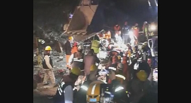 Umut Dolu Bekleyiş ve Sevinç Gözyaşları: 40 Yaşındaki Kadın Enkazdan Çıkarıldı