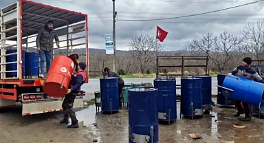 Varilleri depremzedeler üşümesin diye sobaya dönüştürüyorlar