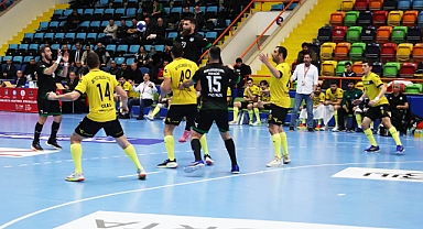 Büyükşehir Hentbol Kupaya Yarı Finalde Veda Etti