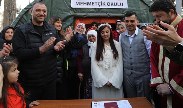 Çadır Kentte İlk Nikah: İnsanlara 'Umut' Olsun Diye Evlendiler