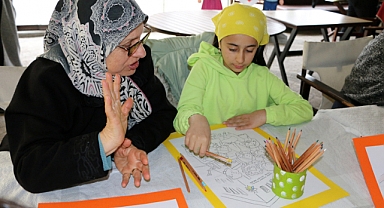 Çocuklar YADEM’de Yaşlılarla Resim Yaptı