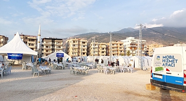 Deprem Bölgesinde Oruçlar Büyükşehir'in Kardeşlik Sofrasında Açılıyor
