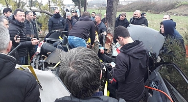 Korkunç Kaza: Otomobil Ağaca Çarptı