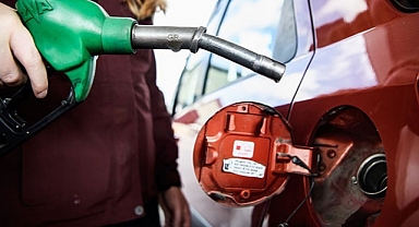 Benzine Zam Geldi, Motorini Solladı!