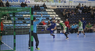 Büyükşehir Hentbol Nilüfer Belediyesi'ni Mağlup Etti
