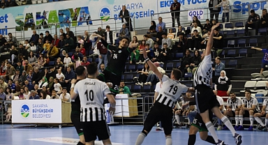 Büyükşehir Hentbol Takımı Beşiktaş'a Mağlup Oldu