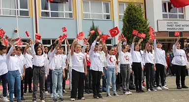 Ferizli'de 23 Nisan Cokşuyla Kutlandı