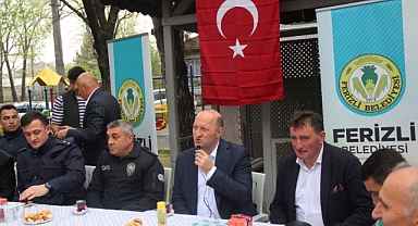 Ferizli’de Protokol Ve Halk Bayramlaştı