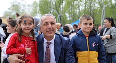 Hendek'li Çocukların Çifte Bayram Sevinci