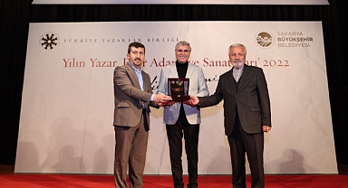 Yılın Yazar, Fikir Adamı Ve Sanatçıları Ödüllerini Sakarya’da Aldı