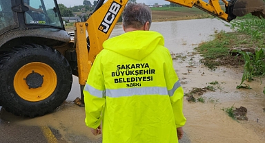 Büyükşehir Ekipleri Yağış Nedeniyle Oluşan Olumsuzluklara Anında Müdahale Ediyor