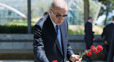 Erdoğan, Bakü'de Şehitliği Ziyaret Etti