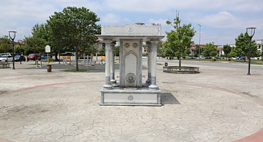 Serdivan Belediyesi Kırılan Çeşmeyi Tamir Etti