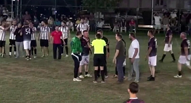 Gole İtiraz Eden Oyuncular Hakemin Üzerine Yürüyünce Olanlar Oldu