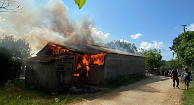 Samanlıkta Çıkan Yangında Bin Balya Kül Oldu