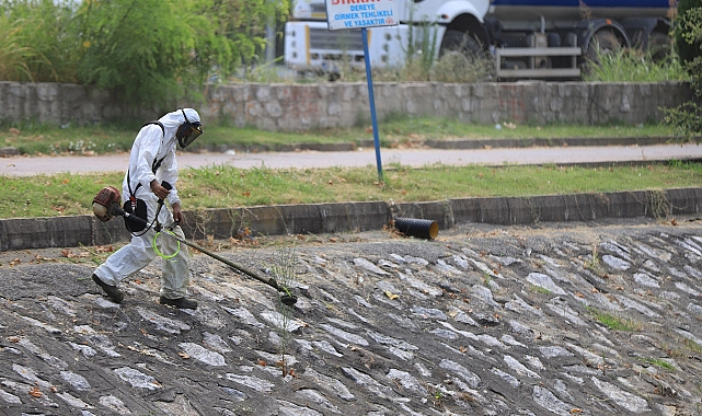 Çark Deresi Etrafı Çevreci Belediyecilik Anlayışına Yakışır Şekilde Temizlendi