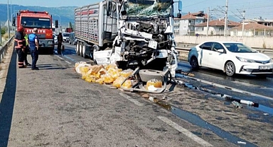 D-650'de Işıkta Duran Tıra Arkadan Çarptı, O Anlar Kameraya Yansıdı