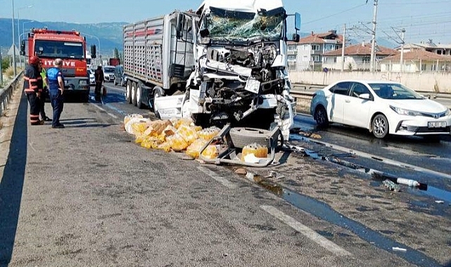 D-650'de Işıkta Duran Tıra Arkadan Çarptı, O Anlar Kameraya Yansıdı