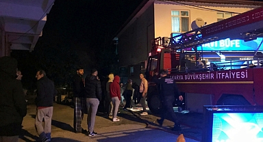 Odunluk Alev Topuna Döndü, Mahalleli Sokağa Döküldü