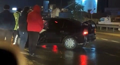 Tırla Çarpışan Otomobil Hurdaya Döndü: 1 Ölü, 1 Yaralı