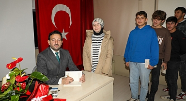 Yahya Bakır'dan Öğrencilere Özel İmza Günü