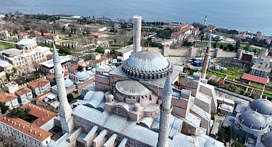 Ayasofya-i Kebir Camii Şerifinin, Restorasyonunda 2. Bayezid Minaresi’nde Söküm İşlemi