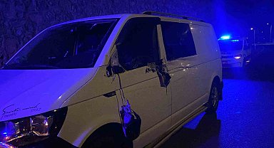 Panelvan Bariyere Sıkıştı