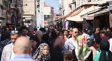 Alışverişi Son Güne Bırakanlar Çarşı, Pazarda Yoğunluk Oluşturdu