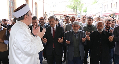 Hamas Liderinin Oğulları Ve Torunları İçin Gıyabi Cenaze Namazı Kılındı
