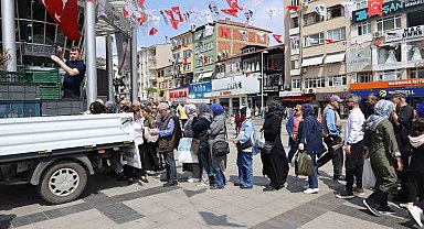 İstiridye Mantarları Halka Dağıtılıyor