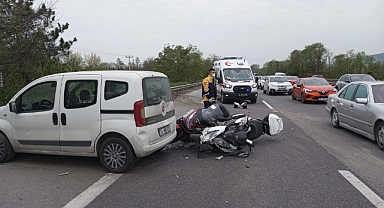 Otoyolda Hafif Ticari Araç Ve İki Motosiklet Çarpıştı: 2 yaralı