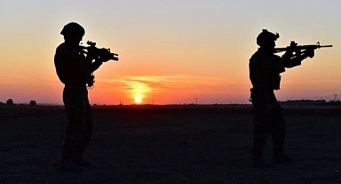Köşeye Sıkışan Terör Örgütü PKK’dan Kaçışlar Sürüyor: İki Terörist Teslim Oldu